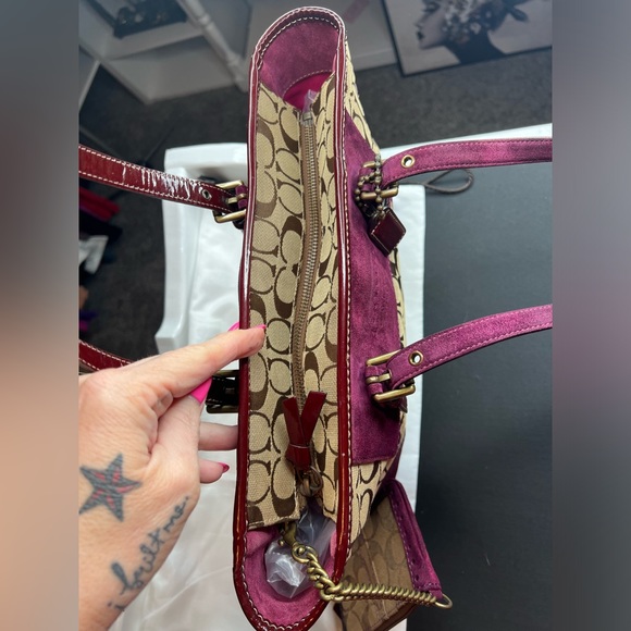 Authentic Coach handbag and mini wallet inside - Picture 12 of 14